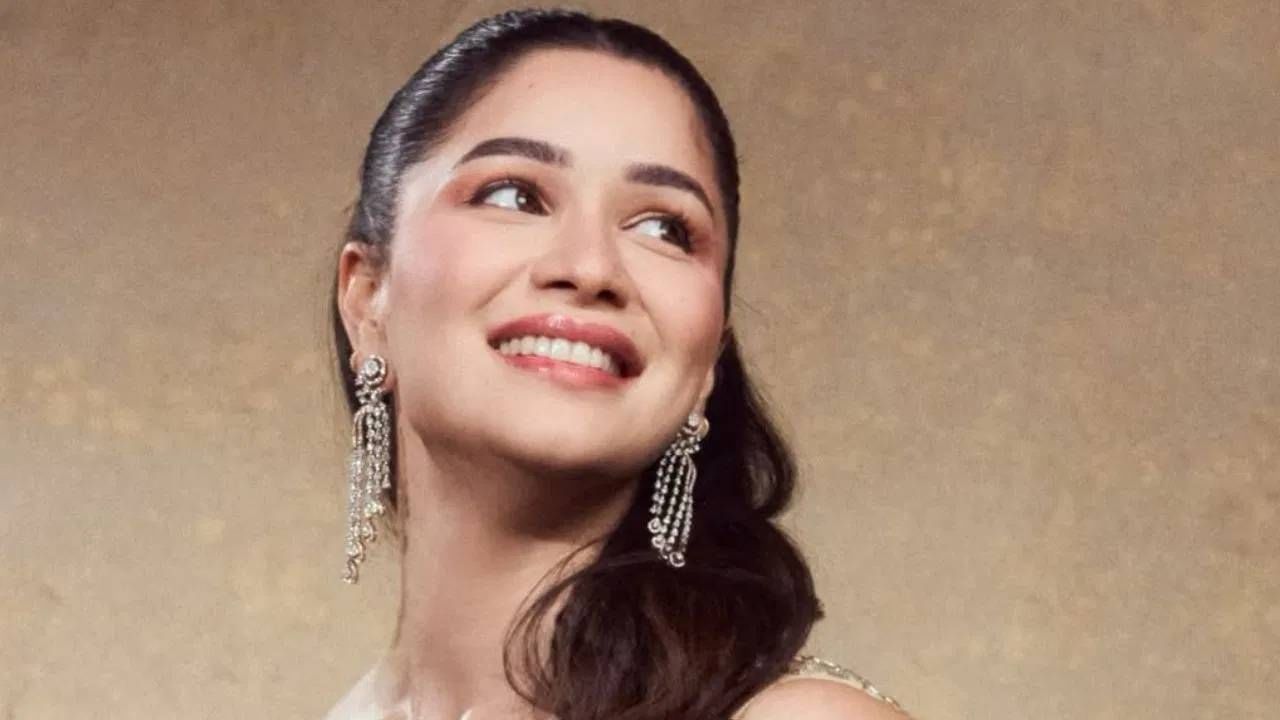 Sara Tendulkar : सारा तेंडुलकरची समुद्रात मस्ती, डान्स पाहून चाहते फिदा .. फोटो व्हायरल ! Sara Tendulkar : सारा तेंडुलकरची समुद्रात मस्ती, डान्स पाहून चाहते फिदा .. फोटो व्हायरल !