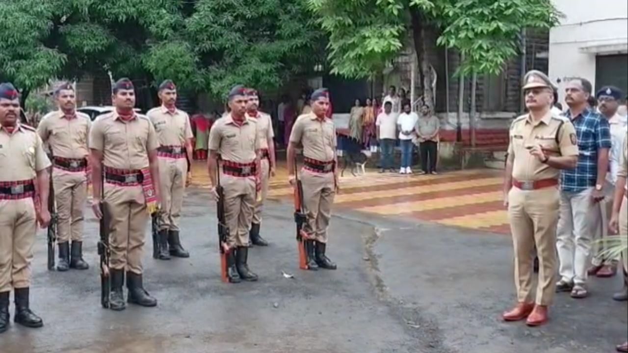 पोलीस दलाचा आधारस्तंभ हरपला, गोल्ड मेडेल विजेता 'सूर्या'चा हृदयविकाराच्या झटक्याने मृत्यू पोलीस दलाचा आधारस्तंभ हरपला, गोल्ड मेडेल विजेता 'सूर्या'चा हृदयविकाराच्या झटक्याने मृत्यू