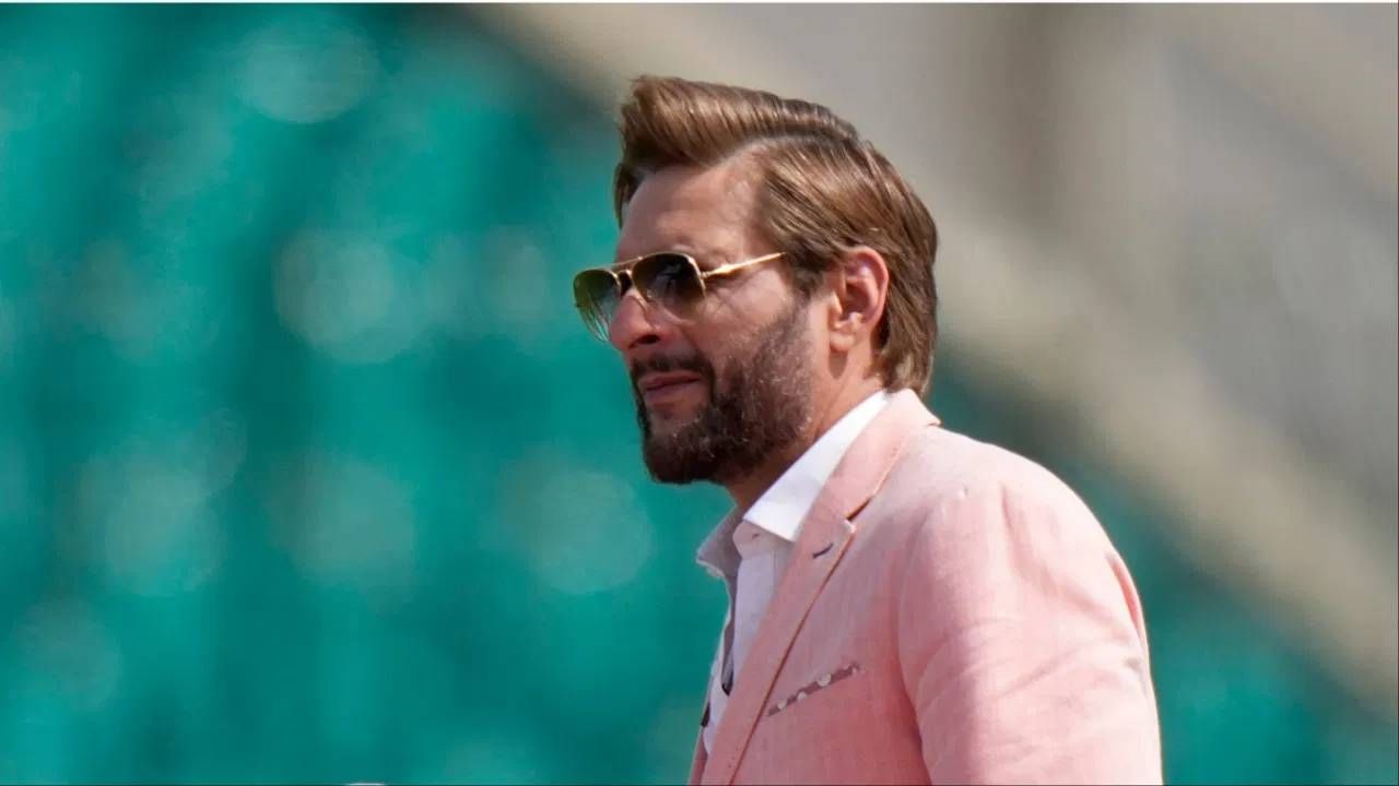 Shahid Afridi: एक सडकं अंडं सगळं बिघडवतं.. शाहिद आफ्रीदी पुन्हा बरळला, भारत-पाकिस्तान सामना रद्द झाल्यावर झोंबल्या मिरच्या, Video Shahid Afridi: एक सडकं अंडं सगळं बिघडवतं.. शाहिद आफ्रीदी पुन्हा बरळला, भारत-पाकिस्तान सामना रद्द झाल्यावर झोंबल्या मिरच्या, Video