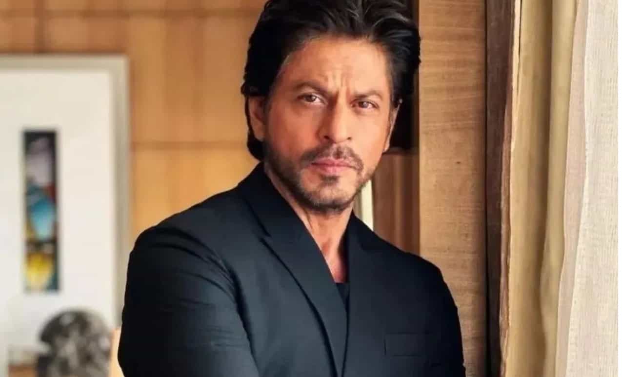 शाहरुख खान याचे आगमन १९९२ साली दिवाना चित्रपटाने झाले. त्यात दिवंगत अभिनेत्री दिव्या भारती त्याच्यासोबत होती. आपल्या ३३ वर्षांच्या कारकीर्दीत शाहरुख अनेक अभिनेत्री सोबत पडद्यावर दिसला. त्यातील काही अभिनेत्रीचे करियर शाहरुख सोबतच्या चित्रपटाने सुरु झाले. चला तर आज अशा ६ अभिनेत्री पाहू ज्याचे करीयर शाहरुख सोबत सुरु झाले. यात एका पाकिस्तानी अभिनेत्रीचा समावेश आहे.