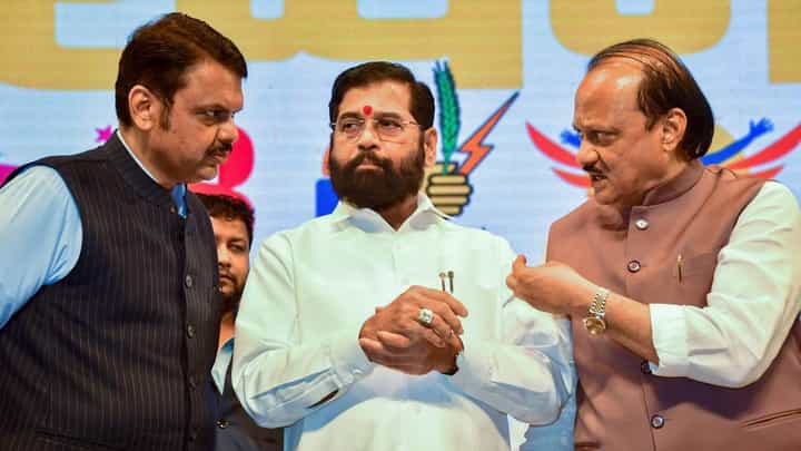 Maharashtra Politics : महायुतीचा फॉर्म्युला संख्याबळावर, कोणाला किती महामंडळ? रेश्यो ठरला? Maharashtra Politics : महायुतीचा फॉर्म्युला संख्याबळावर, कोणाला किती महामंडळ? रेश्यो ठरला?