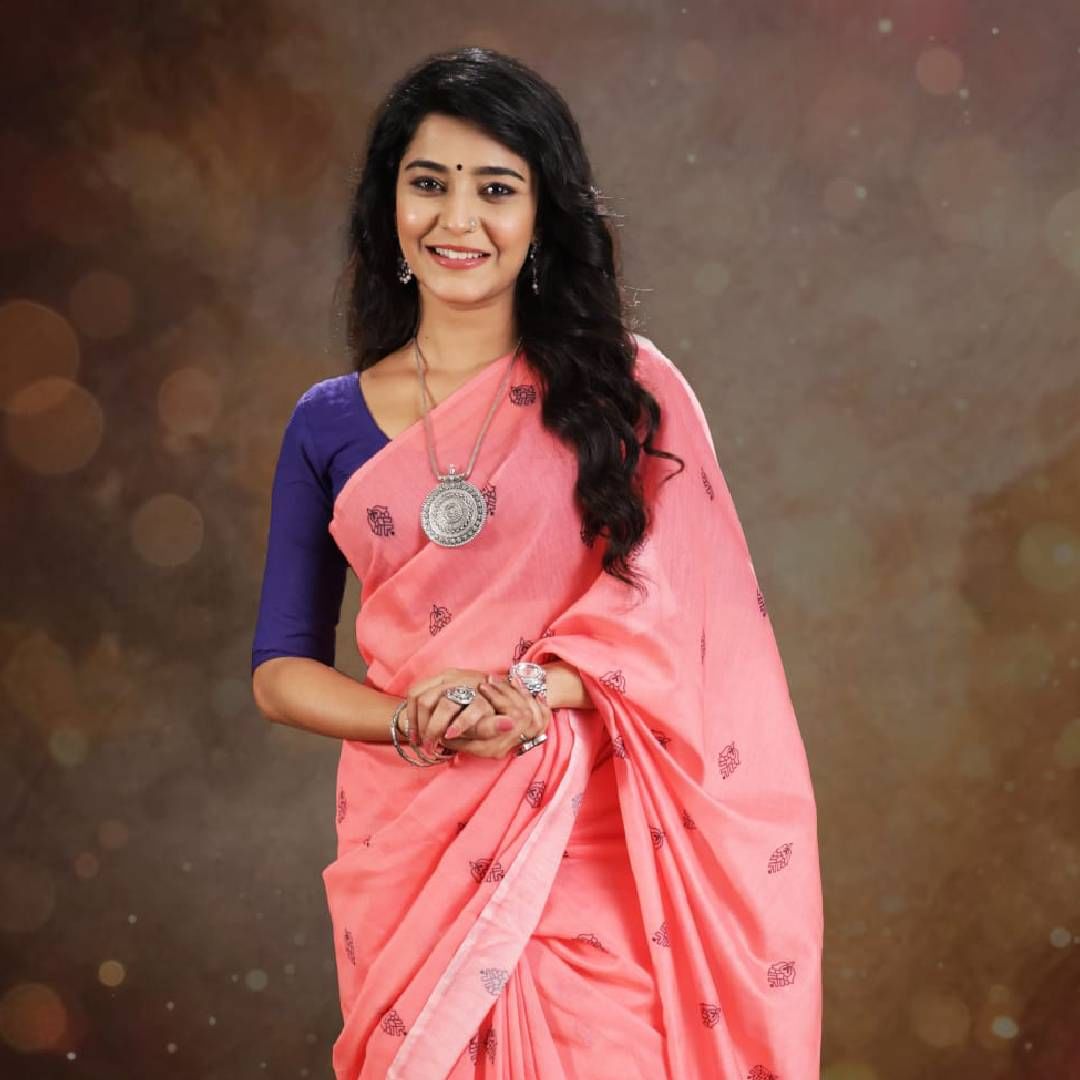 लेकीपासून दुरावल्यानंतर रमाने गोड खाणं सोडलं आहे. ती सगळ्यांना गोड खायला घालते. पण ती स्वतः खात नाही. आपल्या लेकीला तिने बबडू असं नाव दिलं आहे. 
