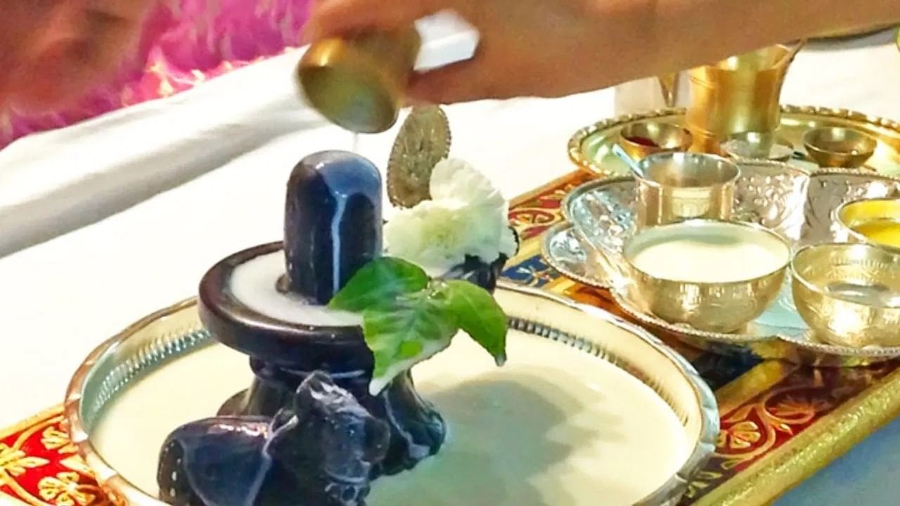 श्रावणात नकारात्मकता दूर करण्याचे 7 मार्ग, वैज्ञानिक आणि आध्यात्मिक कारणं जाणून घ्या