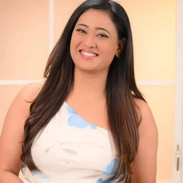 वर्ष 1998 साली 'कलीरें' नावाच्या शो मधून श्वेता तिवारी टीव्हीवर डेब्यू केला. पण तिला खरी ओळख 2001 साली आलेल्या 'कसौटी जिंदगी की' या मालिकेद्वारे मिळाली. या शो मध्ये तिने प्रेरणाची भूमिका साकारलेली. आजही लोक तिला या शो साठी ओळखतात.
