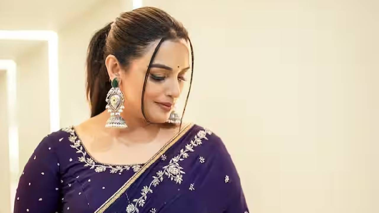 श्वेताने 'बंधन', 'इश्क', 'पृथ्वी' यांसारख्या चित्रपटांमध्ये भूमिका साकारल्या आहेत. त्यानंतर ती मल्याळम चित्रपटांकडे वळली. 'कालीमन्नू' या मल्याळम चित्रपटासाठीच तिने लाइव्ह डिलिव्हरी शूटिंग केली होती. 
