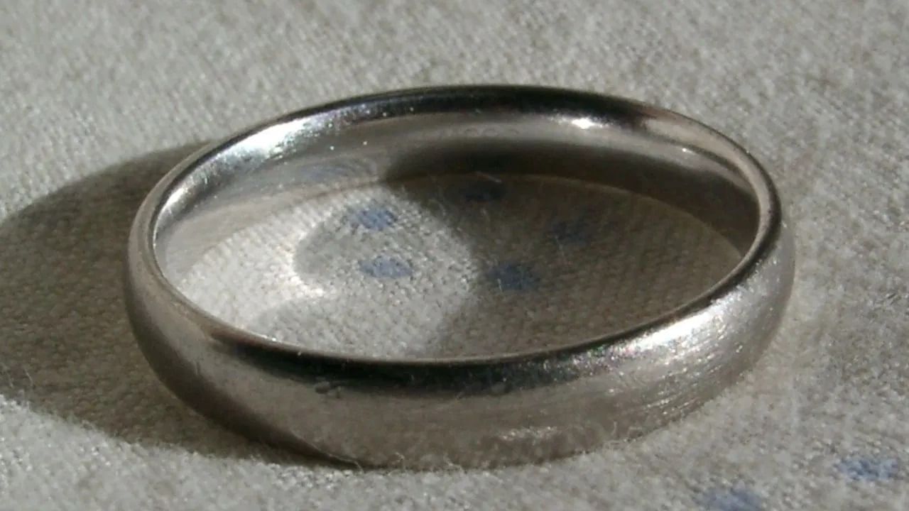 19 व्या शतकात वैद्यकीय क्षेत्रात याचा वापर केला जात होता, कारण ते गॅमा किरण उत्सर्जित करते, ज्यामुळे ते कर्करोगासारख्या प्राणघातक आजारांवर उपचार करण्यासाठी प्रभावी ठरते.