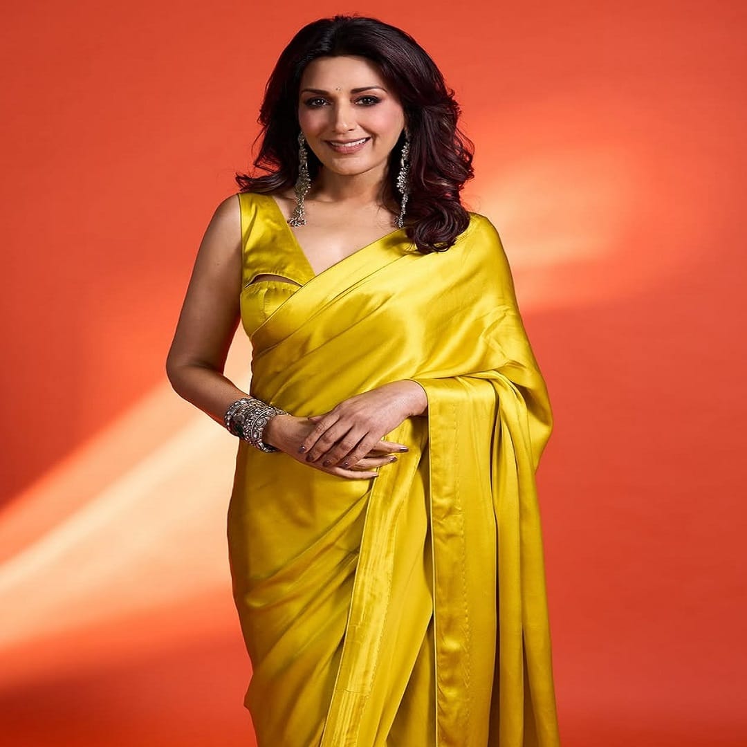 आता देखील अभिनेत्रीचे काही फोटो तुफान व्हायरल होत आहेत. पिवळ्या रंगाच्या साडीत अभिनेत्रीने फोटो पोस्ट केले आहे.  