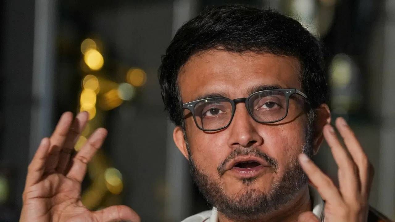Sourav Ganguly : लाज वाटते तुझी...सौरव गांगुलीची निंदा, नालस्ती, भारत-पाक सामन्यावरुन जे बोलला लोक खवळले Sourav Ganguly : लाज वाटते तुझी...सौरव गांगुलीची निंदा, नालस्ती, भारत-पाक सामन्यावरुन जे बोलला लोक खवळले