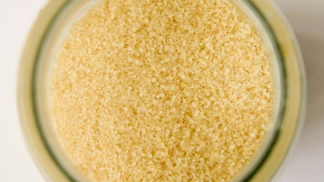 कोणतीही पॅक केलेली वस्तू विकत घेताना त्यावरचे लेबल वाचायला विसरू नका. यात साखरचे प्रमाण चेक करा. नंतरच ते खा. ताजी फळे खा। कमी साखर असलेले आणि घरी बनवलेले ज्यूस प्या. जे तुमच्या आरोग्यासाठी चांगले असते.