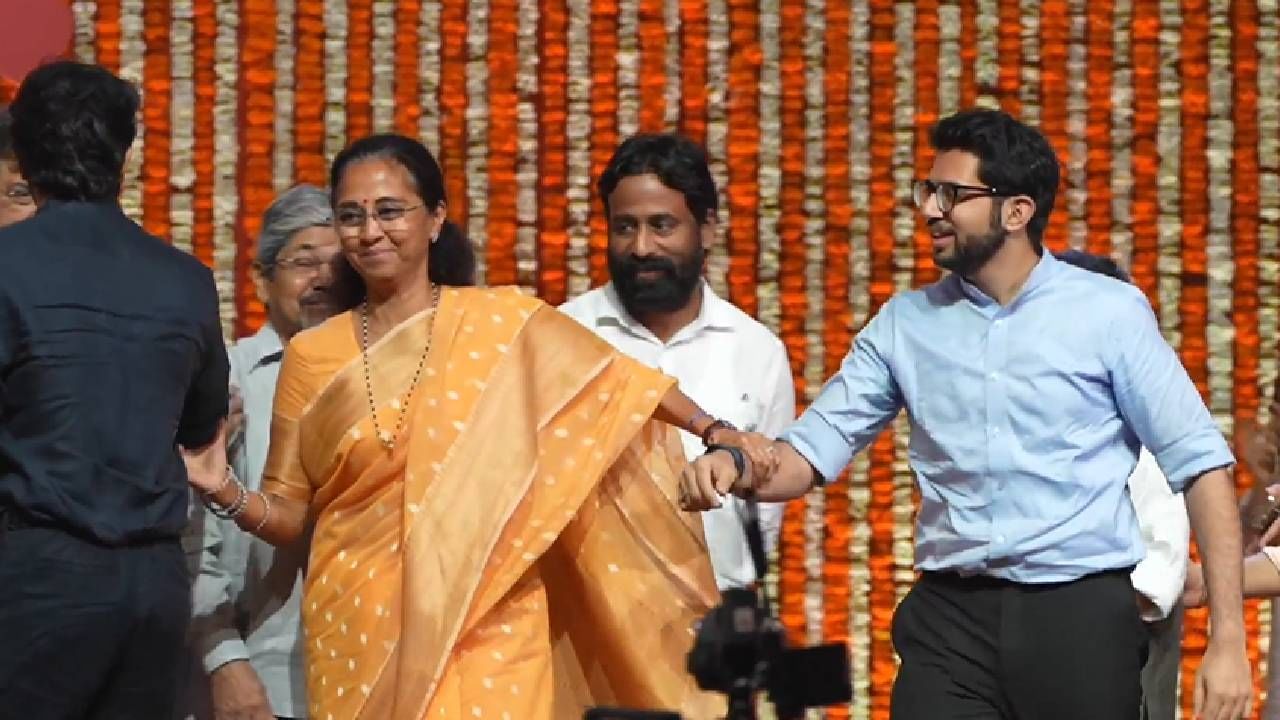 मेळावा ठाकरे बंधूंचा, चर्चा मात्र सुप्रिया सुळेंची; जे कोणालाच जमलं नाही ते...नेमकं काय केलं? मेळावा ठाकरे बंधूंचा, चर्चा मात्र सुप्रिया सुळेंची; जे कोणालाच जमलं नाही ते...नेमकं काय केलं?