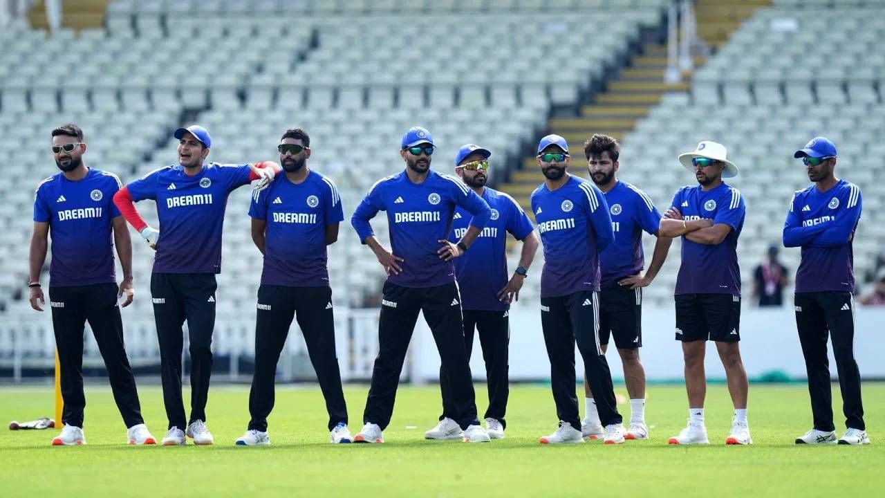 India vs England : आतच राहा... अजिबात बाहेर पडू नका, टीम इंडियाला अचानक हॉटेलमध्ये केलं बंद, बर्मिंगहॅममध्ये असं काय घडलं?