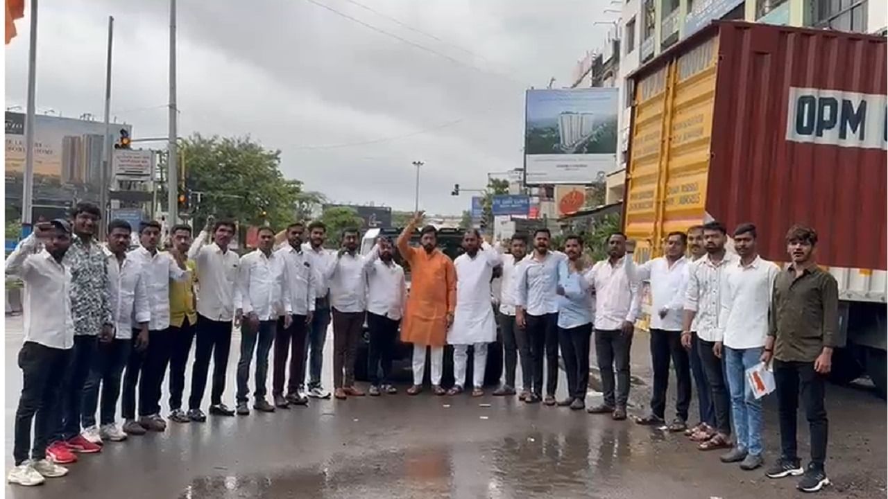 शिवसैनिक आणि मनसैनिक मुंबईत दाखल होण्यास सुरुवात झाली आहे. मुंबईत सध्या उत्साहाचं वातावरण आहे.