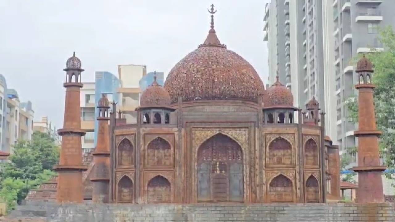 पिंपरी चिंचवड महानगरपालिकेच्या वतीने पिंपळे सौदागर येथील राजमाता जिजाऊ उद्यानात हे अनोखे थीम पार्क उभारले जात आहे.