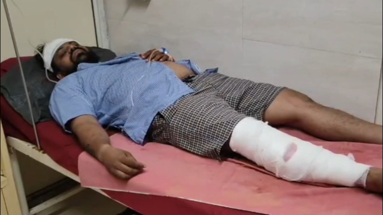 शिंदे गटाच्या पदाधिकाऱ्याची दादागिरी, तरुणाला हॉकी स्टिकने बडवलं, त्या रात्री फार्महाऊसवर काय घडलं? शिंदे गटाच्या पदाधिकाऱ्याची दादागिरी, तरुणाला हॉकी स्टिकने बडवलं, त्या रात्री फार्महाऊसवर काय घडलं?
