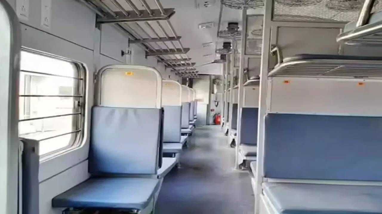 नवऱ्याशी भांडल्यावर तिने रागात घर सोडलं, अन् स्टेशनवर नको ते घडलं.. मदतीच्या बहाण्याने आलेल्या नराधमांनी असा साधला डाव ! नवऱ्याशी भांडल्यावर तिने रागात घर सोडलं, अन् स्टेशनवर नको ते घडलं.. मदतीच्या बहाण्याने आलेल्या नराधमांनी असा साधला डाव !