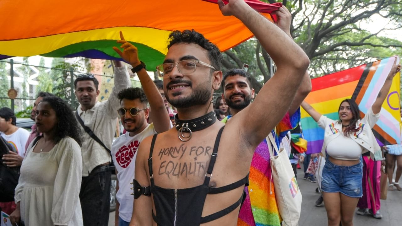 तसेच जर एखाद्या तृतीयपंथीयाने तुम्हाला पैसे दिले तर तुमच्या नशिबाचे ग्रह आता तुमच्या बाजूने फिरत आहेत, असं मानलं जातं. फक्त एक रुपयाचे नाणे नव्हे तर तृतीयपंथीयांकडून मिळालेले २, ५ किंवा अगदी १० रुपयांचे नाणेही तितकेच शुभ मानले जाते.