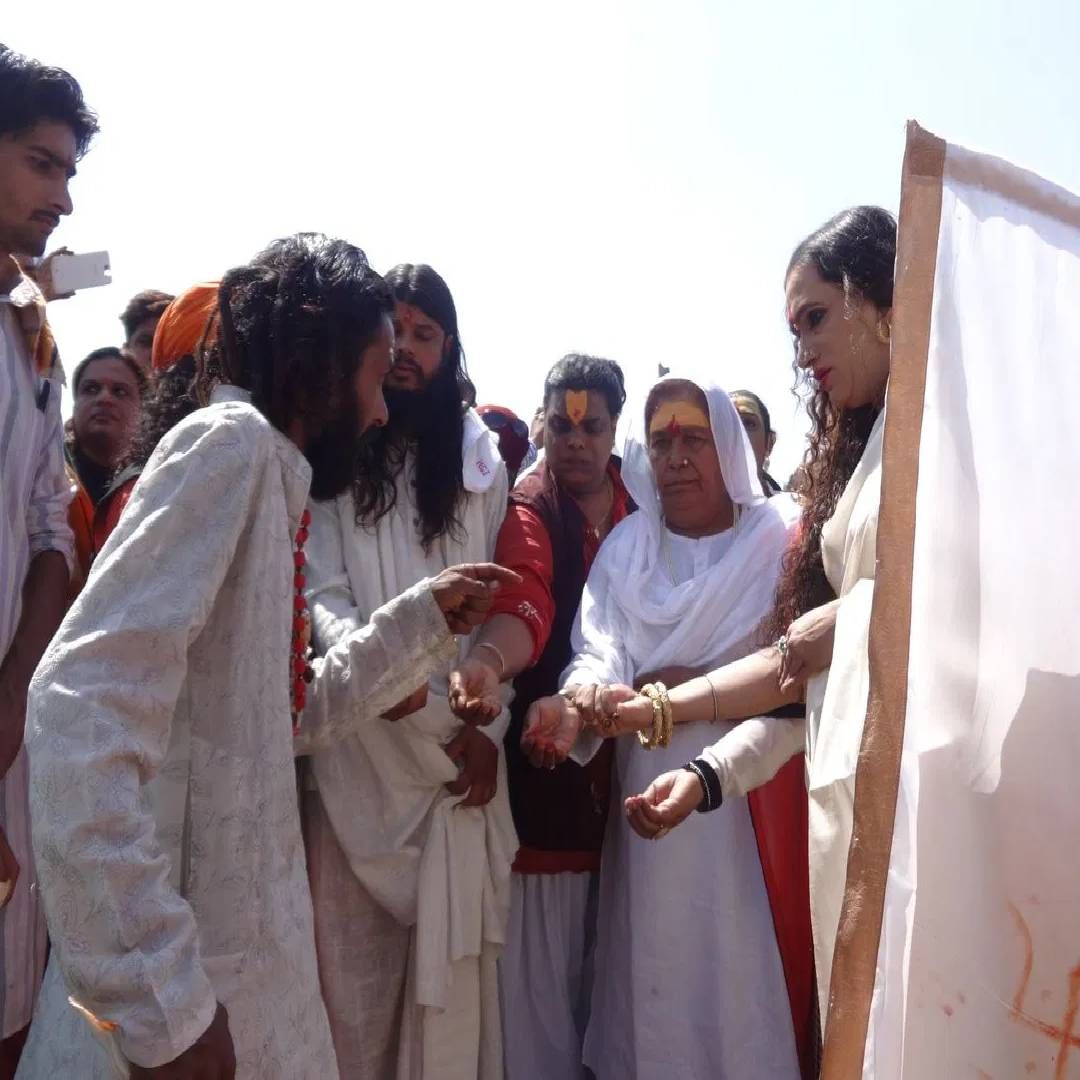तृतीयपंथीयांना काही दान द्यायचं असेल, तर बुधवारच्या दिवशी द्या. हा चांगला दिवस मानला जातो. 