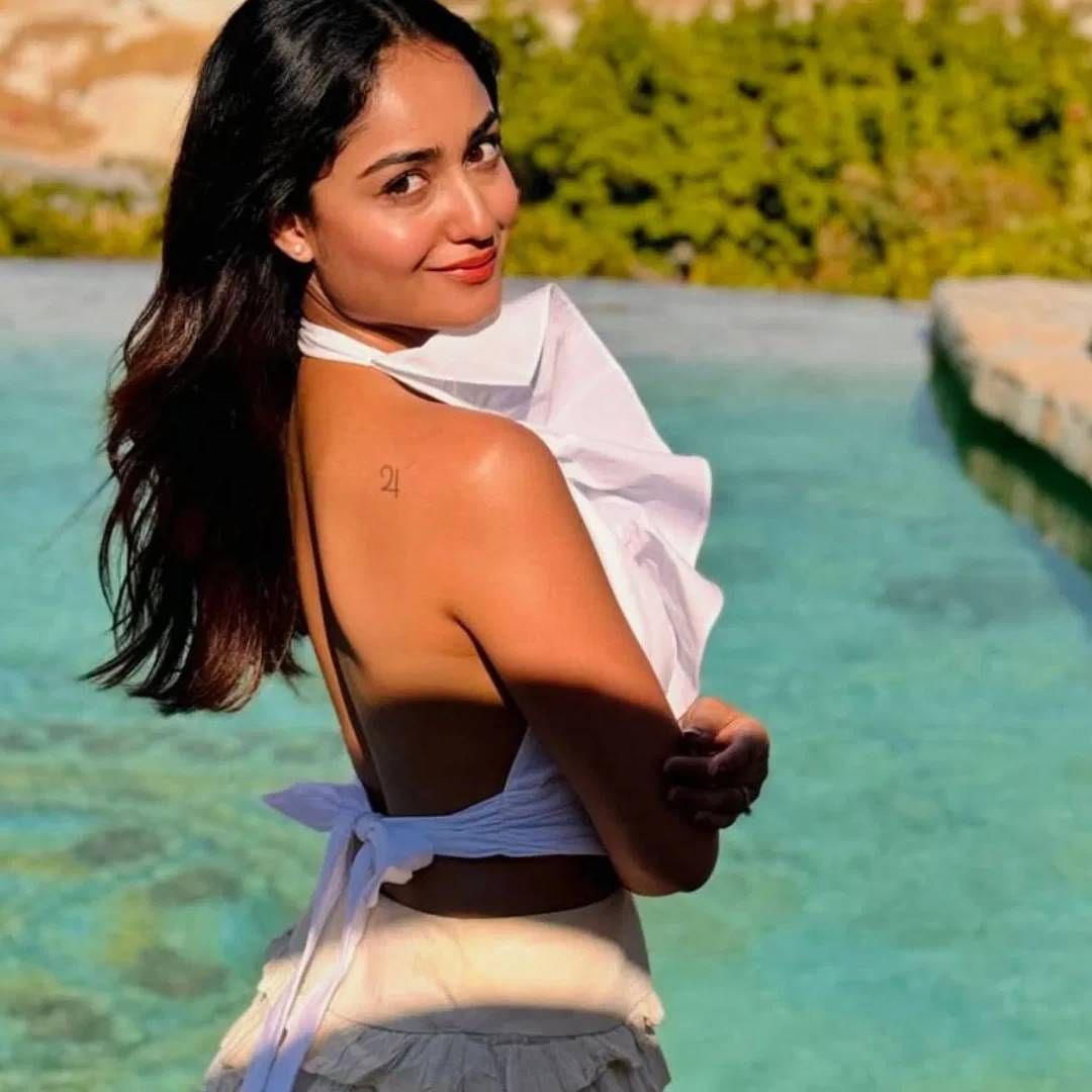 'आश्रम'मध्ये बबीता भाभीचा रोल त्रिधा चौधरीने साकारलेला.  31 वर्षाच्या या अभिनेत्रीचा 25 जुलैला So Long Valley चित्रपट आला. त्याशिवाय ती  म्यूजिक वीडियोमध्ये सुद्धा ती दिसलेली. एक्ट्रेस सोशल मीडियामधून मोठ्या प्रमाणात कमाई करते.  