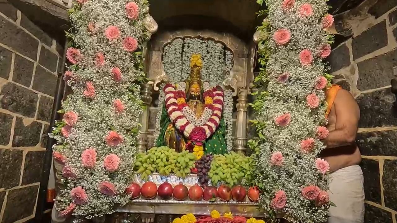 मंदिर संस्थानने भाविकांची कमी झालेली संख्या लक्षात घेऊन हा निर्णय घेतल्याचे म्हटले आहे. मात्र, या निर्णयाला मंदिर पुजारी आणि भाविकांनी तीव्र विरोध दर्शवला आहे. यामुळे भाविकांना मोठ्या गैरसोयीचा सामना करावा लागेल, अशी भीती व्यक्त केली जात आहे.