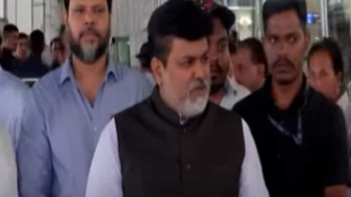 शिंदेंचे 2 मंत्री दिल्ली दौऱ्यावर; मोठं कारण आलं समोर शिंदेंचे 2 मंत्री दिल्ली दौऱ्यावर; मोठं कारण आलं समोर
