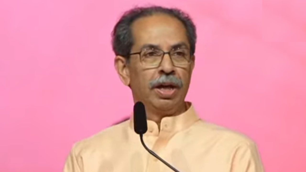 फक्त महापालिका नाही, महाराष्ट्रही काबिज करु, उद्धव ठाकरेंचा सणसणीत टोला फक्त महापालिका नाही, महाराष्ट्रही काबिज करु, उद्धव ठाकरेंचा सणसणीत टोला