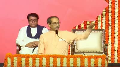 उद्धव ठाकरे एवढं काम करत होता तर..., गद्दारांवर उद्धव ठाकरे यांनी साधला निशाणा, सरकार का पाडलं?