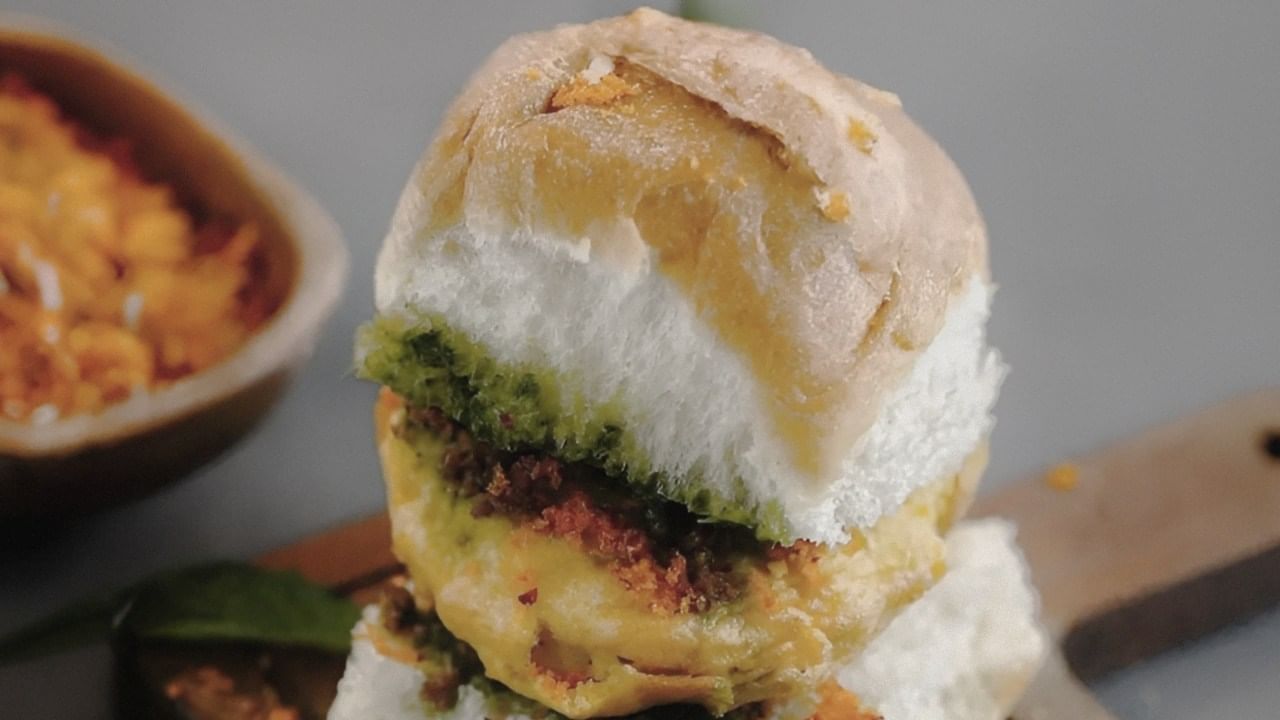 यासोबतच किडनीच्या विकारांनी ग्रस्त असलेल्यांनी आणि ज्यांचे काम बैठे आहे, जे शारीरिक हालचाल कमी करतात, त्यांनी वडापाव खाणे टाळावे. कारण त्यामुळे वजन वाढण्याचा धोका जास्त असतो.