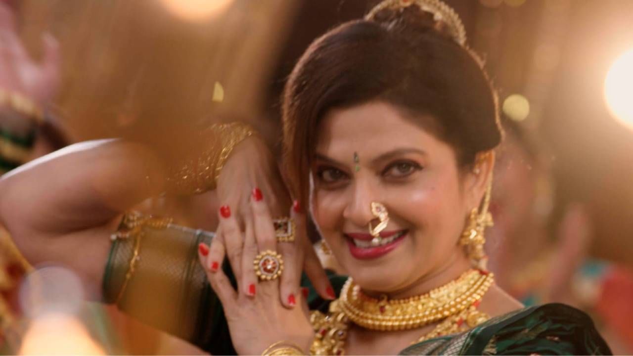 याविषयी वर्षा उसगांवकर म्हणाल्या, "खास वैशिष्ट्य म्हणजे मी आणि अशोक सराफ छोट्या पडद्यावर पहिल्यांदाच एकत्र काम करणार आहोत. आम्ही दोघांनी मोठा पडदा तर गाजवला आहेच आणि आता छोटा पडदा देखील गाजवायला सज्ज आहोत. मला असं वाटतं की मी आणि अशोक सराफ हे तब्बल १८ - २० वर्षांनी एकत्र काम करणार आहोत." 
