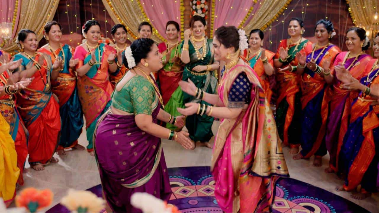 कलर्स मराठी वाहिनीवरील 'अशोक मा.मा.' मालिकेत आता अशोक मामा आपल्या सुनेची म्हणजेच भैरवीची पहिली मंगळागौर साजरा करण्याचा घाट घालणार आहेत. सध्या मालिकेत अनिश आणि भैरवीचं लग्न पार पडलं असून आता भैरवीची पहिली मंगळागौर मोठ्या उत्साहात अशोक मामा साजरी करणार आहेत.