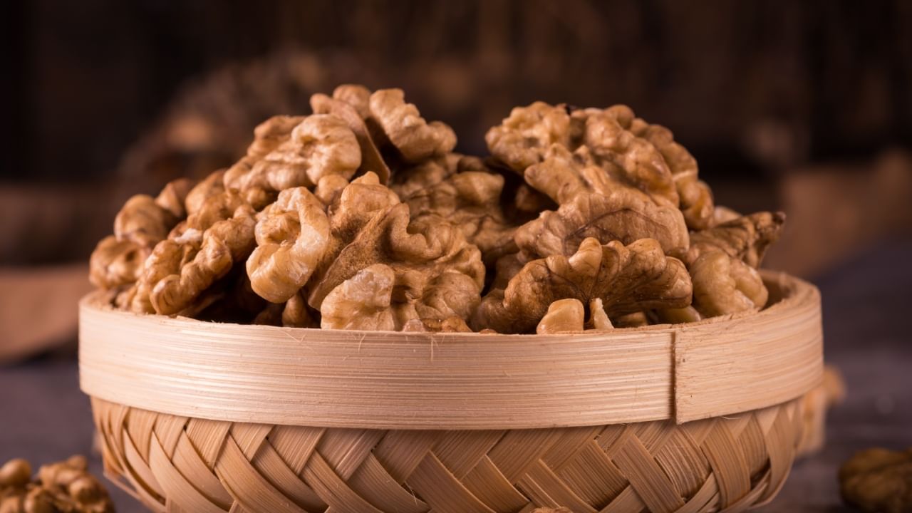 लिवरच्या आजारापासून बचाव करण्यासाठी किती अक्रोड खाऊ शकता?