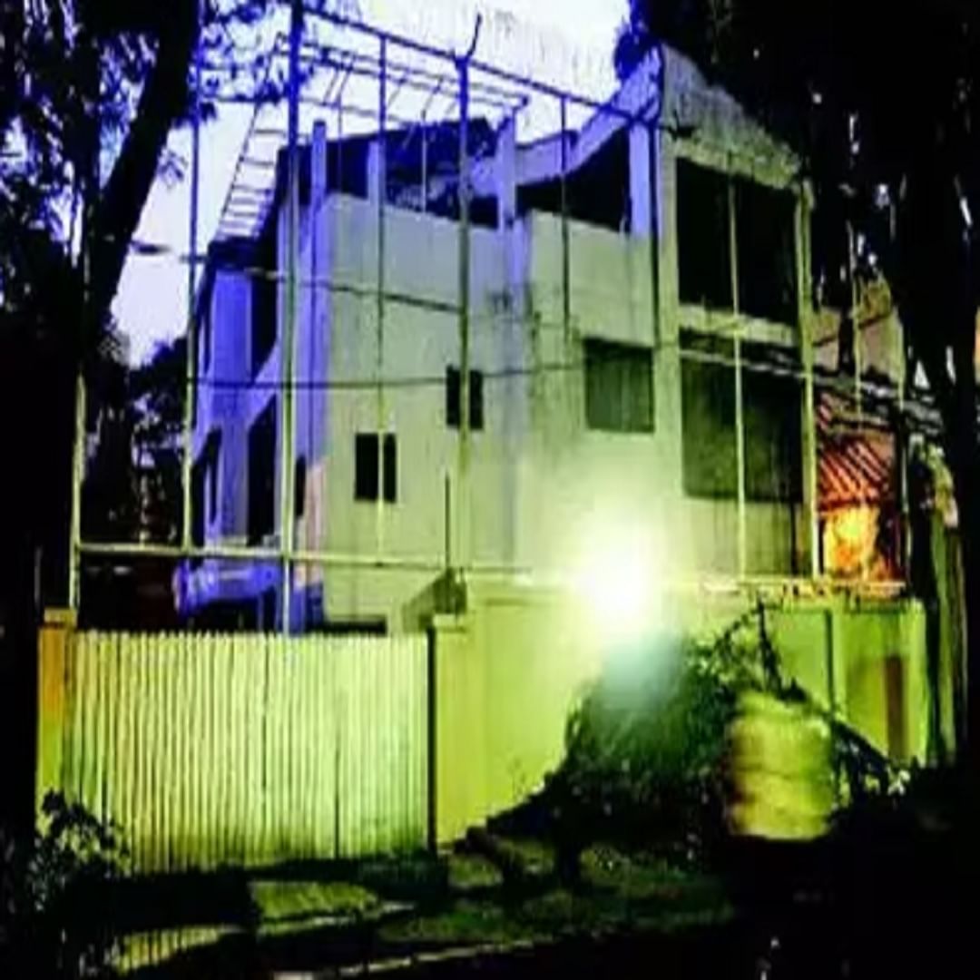 वत्स: जलसा आणि जनक यांचा वत्स नावाचा आणखी एक बंगला आहे. अभिनेत्याने हा बंगला 5 कोटी रुपयांना खरेदी केला होता. सध्या हा बंगला बँकेला भाड्याने देण्यात आला आहे.