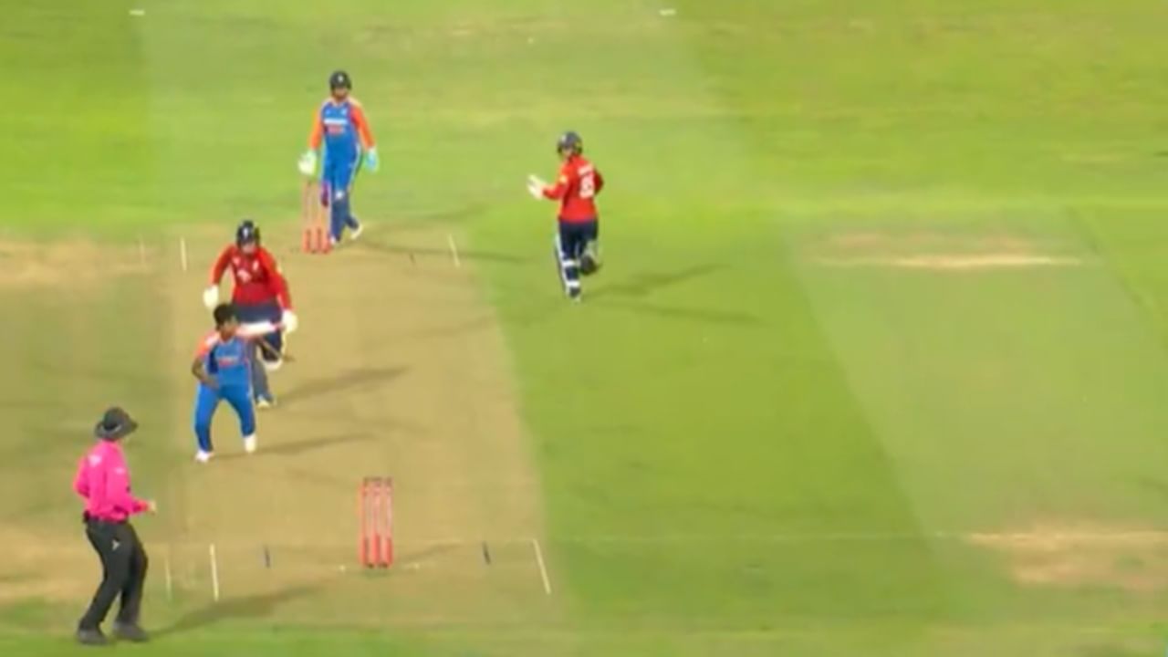 ENG vs IND : इंग्लंडला 1 चेंडूत 1 रनची गरज, शेवटच्या बॉलवर कोण जिंकलं? पाहा व्हीडिओ ENG vs IND : इंग्लंडला 1 चेंडूत 1 रनची गरज, शेवटच्या बॉलवर कोण जिंकलं? पाहा व्हीडिओ