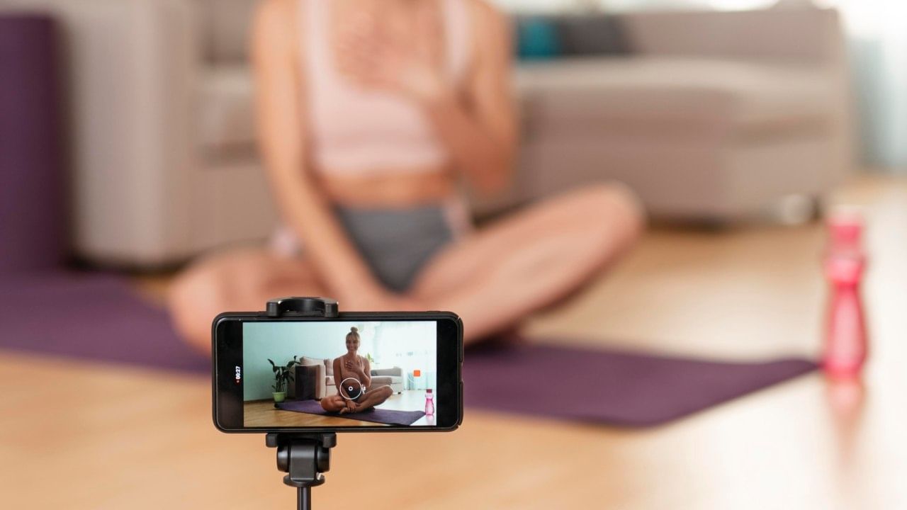 शिक्षिका अर्धनग्न झाली अन्... विद्यार्थ्यासोबत केलं असं काही की मोबाईल सापडताच आईला बसला धक्का!