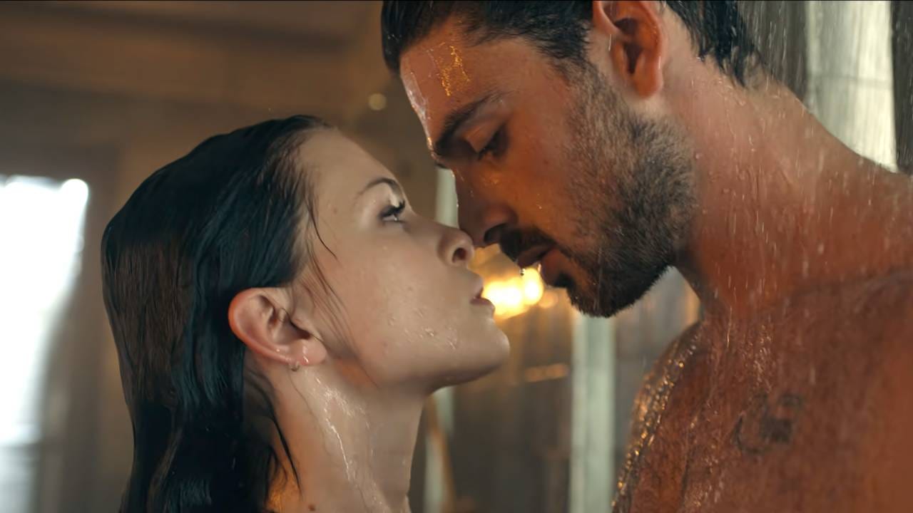 365 डेज- 2020 मध्ये प्रदर्शित झालेला हा चित्रपट नेटफ्लिक्सवर उपलब्ध आहे. या चित्रपटात एका अशा मुलीची कथा दाखवण्यात आली आहे, जी माफियाच्या जाळ्यात अडकते आणि तो माफिया त्याच्यावर प्रेम करायला तिला 365 दिवसांचा अवधी देतो. या चित्रपटात अपहरण, बलात्कार आणि स्टॉकहोम सिंड्रोमसारख्या गोष्टींना प्रोत्साहन दिल्याचा आरोप करण्यात आला आहे. 
