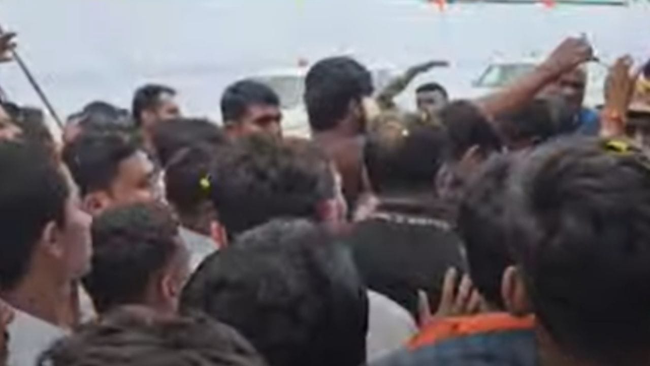 आपली लढाई सत्तेसाठी नाही, तर लोकांचे प्रश्न सोडवण्यासाठी आहे. एकही मारा लेकीन सॉलिड मारा, जोर का झटका? अजून सावरलेले की नाही? माहित नाही, अशा शब्दात थोरात यांच्यावर शिंदे यांनी टीका केली आहे.    