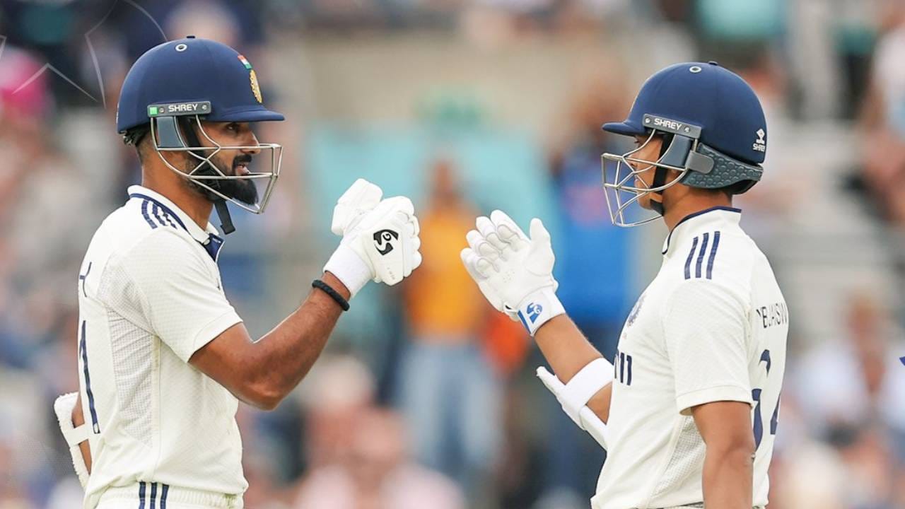 भारत आणि इंग्लंड यांच्यात पाचवा कसोटी सामना लंडनच्या ओव्हल मैदानात सुरु आहे. या सामन्याच्या दुसऱ्या डावात भारताने चांगली सुरुवात केली आहे. भारताने तिसऱ्या दिवशीच्या लंच ब्रेकपर्यंत 3 गडी गमवून 189 धावा केल्या. भारताच्या खात्यात इंग्लंडची आघाडी वगळून 166 धावा आहेत. (Photo- BCCI Twitter)