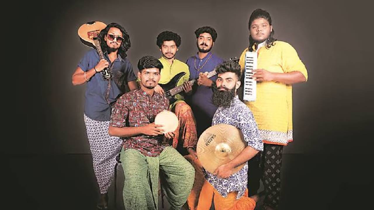 सध्या लहानांपासून-मोठ्य़ांपर्यंत प्रत्येकालाच अभंग रिपोस्ट या मराठी रॉक बँडने वेड लावलं आहे. स्टार प्रवाह गणेशोत्सव 2025 मध्ये अभंग रिपोस्ट या बँडची जादुई मैफल देखिल अनुभवायला मिळणार आहे. 
