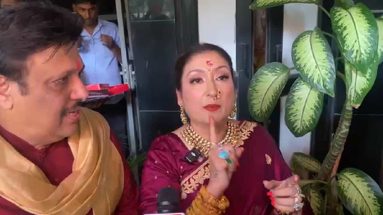 बॉलिवूड अभिनेता गोविंदा हा त्याच्या खासगी आयुष्यामुळे मागील काही दिवसांपासून तूफान चर्चेत आहे. गोविंदा आणि त्याची पत्नी सुनिता आहूजा यांच्या घटस्फोटाची प्रक्रिया सुरू असल्याची जोरदार चर्चा ही रंगताना दिसली.