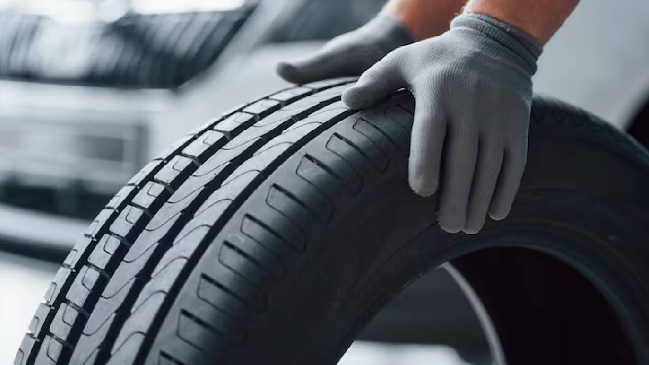 एअरलेस टायर पंक्चर का होत नाहीत? यामागील तथ्य जाणून तुम्ही थक्क व्हाल! एअरलेस टायर पंक्चर का होत नाहीत? यामागील तथ्य जाणून तुम्ही थक्क व्हाल!