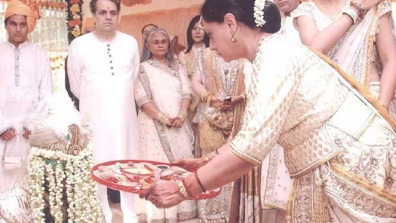 ऐश्वर्याने फॅशन डिझायनर नीता लुल्लाने डिझाइन केलेली पारंपरिक गोल्डन कलरची कांजीवरम साडी नेसली होती. या साडीची किंमत तब्बल 75 लाख रुपये असल्याचं म्हटलं गेलंय. तर अभिषेकने अबू जानी आणि संदीप खोसला यांनी डिझाइन केलेली शेरवानी घातली होती. 
