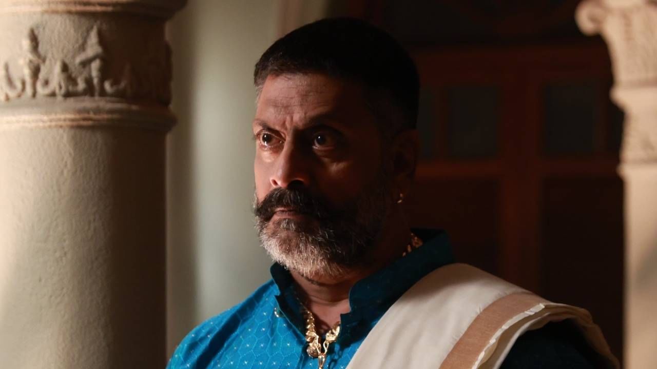 वडिलांचा मोठा बिझनेस असल्याने रुद्रला परदेशी पाठवण्याची त्याच्या वडिलांची म्हणजेच नागेश्वरची इच्छा होती. पण रुद्रने गावात राहून गावातल्या लोकांच्या मदतीसाठी आणि सेवेसाठी आपलं आयुष्य वाहून घेण्याचा निर्णय घेतला.
