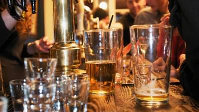 जगातील सर्वात महागडी दारू कोणती? एक पेगच्या किंमतीत येईल लग्झरी फ्लॅट