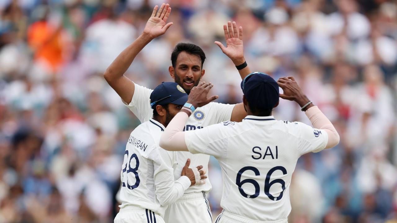 नुकत्याच समोर आलेल्या माहितीनुसार, पतौडी ट्रॉफीच्या नावाखाली आयोजित कसोटी मालिका कोणी जिंकली हे येथे विचारात घेतले जाणार नाही, अशी चर्चा आहे. याचा अर्थ असा की जर ही मालिका अनिर्णित राहिल्याने ट्रॉफी ईसीबी मुख्यालयात ठेवली जाईल. (फोटो- BCCI Twitter) 