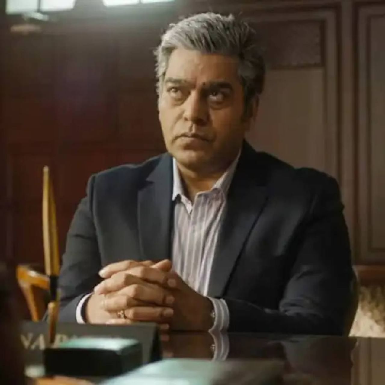 ‘वॉर 2’मध्ये अभिनेते आशुतोष राणा यांनी कर्नल सुनील लुथराची भूमिका साकारली आहे. या भूमिकेसाठी त्यांना 80 लाख रुपये मानधन मिळाल्याचं कळतंय.