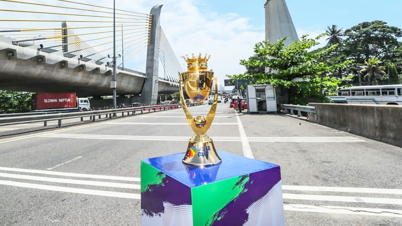 आशिया कप 2025 स्पर्धेसाठी दिवसेंदिवस उत्सुकता पाहायला मिळत आहे. टीम इंडिया इंग्लंड दौऱ्यानंतर थेट या स्पर्धेत खेळण्यासाठी उतरणार आहे. टी 20 वर्ल्ड कप 2026 च्या पार्श्वभूमीवर आशिया कप स्पर्धा टी 20 फॉर्मेटने होणार आहे.  या 17 व्या आशिया कपआधी या स्पर्धेच्या इतिहासात अंतिम फेरीत सर्वाधिक वेळा पराभूत होणाऱ्या संघांबाबत जाणून घेऊयात. (Photo Credit : Acc X Account)