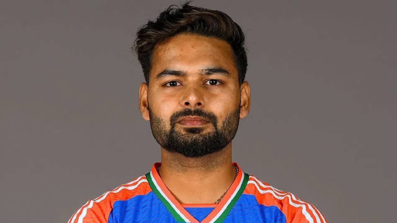 इंग्लंडविरुद्धच्या कसोटी सामन्यादरम्यान दुखापत झालेल्या ऋषभ पंतला आशिया कप स्पर्धेत खेळणार नाही हे स्पष्ट आहे.पंतला पूर्ण तंदुरुस्तीसाठी वेळ हवा आहे, त्यामुळे त्याच्या जागी दुसऱ्या यष्टीरक्षकाला संधी दिली जाण्याची शक्यता आहे.