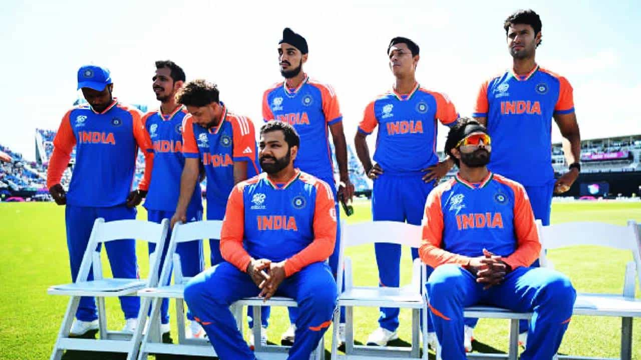 आशिया कप स्पर्धेसाठी अवघ्या काही दिवसांचा अवधी शिल्लक आहे. 9 सप्टेंबरपासून सुरू होणाऱ्या आशियाई राष्ट्र क्रिकेट अजिंक्यपद स्पर्धेसाठी टीम इंडियाची घोषणा पुढील आठवड्यात केली जाणार आहे. 15 सदस्यीय संघात तीन प्रमुख खेळाडूंचा समावेश होणार नसल्याचं जवळपास स्पष्ट आहे. चला जाणून घेऊयात त्याबाबत