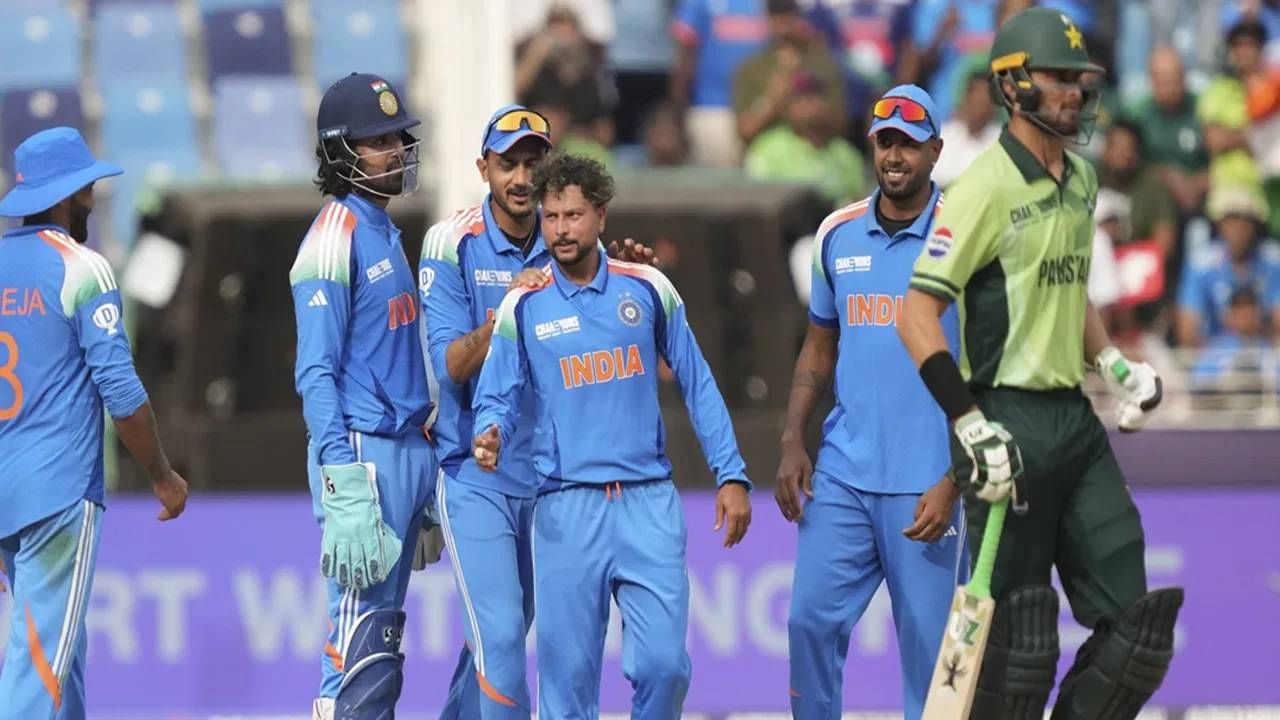 भारतीय संघाने मागच्या पर्वात जेतेपदावर नाव कोरलं होतं. भारताने ही स्पर्धा सर्वाधिक आठवेळा जिंकली आहे. यंदा टी20 वर्ल्डकप स्पर्धेच्या दृष्टीने टी20 फॉर्मेटमध्ये ही स्पर्धा होणार आहे. (सर्व फोटो टीव्ही 9 हिंदीवरून)