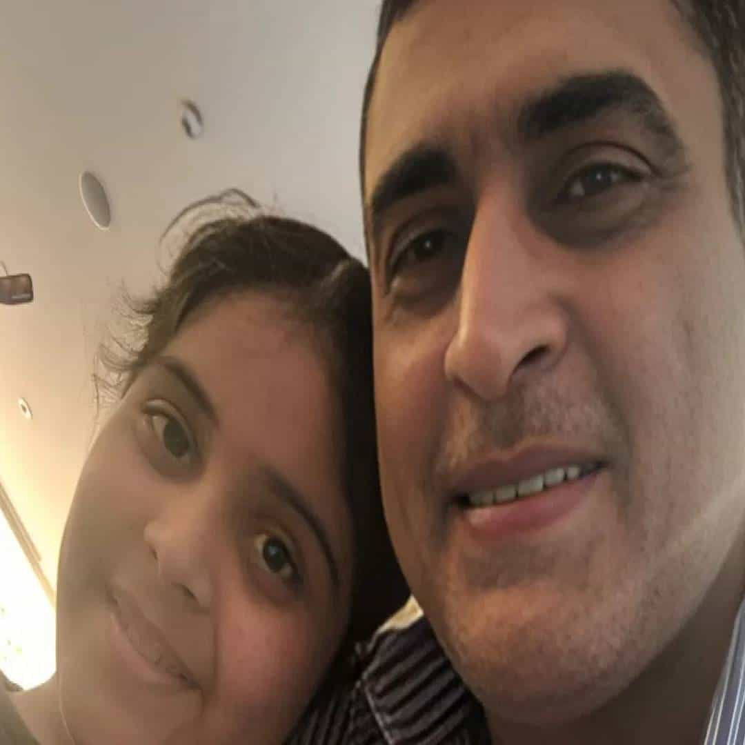 मोहनीश बहल हे बॉलिवूडमधलं एक मोठ नाव आहे. फक्त दर्जेदार चित्रपटच नाही, प्रसिद्ध सीरियल्समध्ये सुद्धा त्याने लोकांच्या लक्षात राहतील अशा भूमिका केल्या आहेत. मोहनीश एक कमाल अभिनेता आहे. मोहनीशने टीव्ही इंडस्ट्रीवर सुद्धा एक छाप उमटवली. त्याची एक वेगळी पर्सनॅलिटी आहे. जी फॅन्सना खूप आवडते.