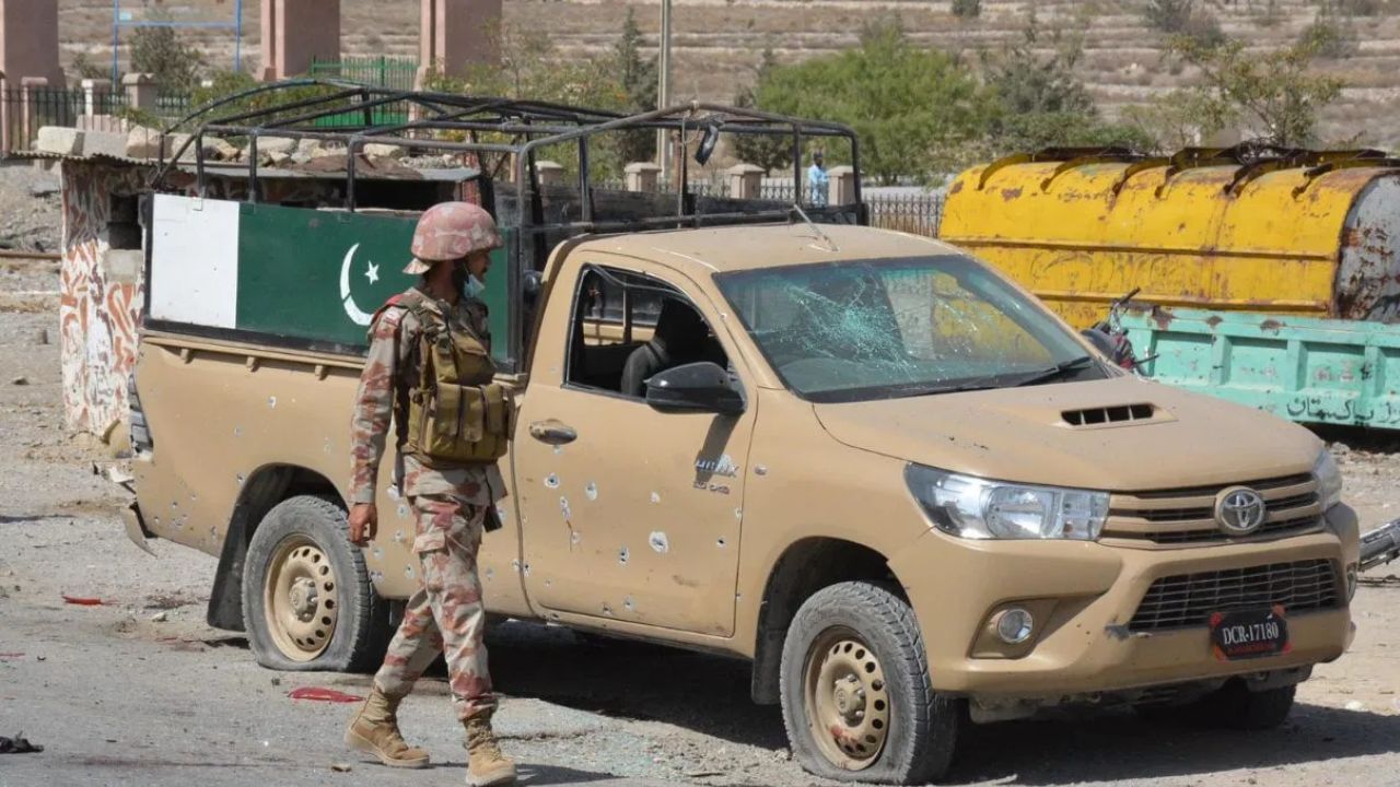 इंटरनेट, मोबाईल बंद ठेवून पाकिस्तानचं बलुचिस्तानमध्ये मोठं ऑपरेशन, खेळला मोठा डाव